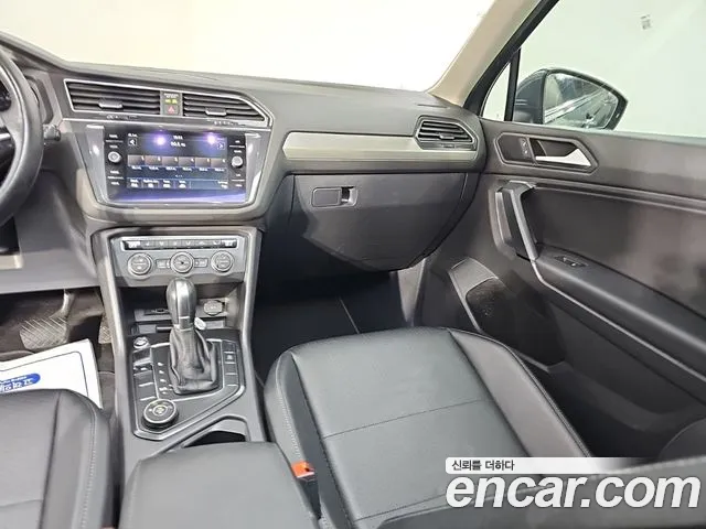 Volkswagen Tiguan — фото 10