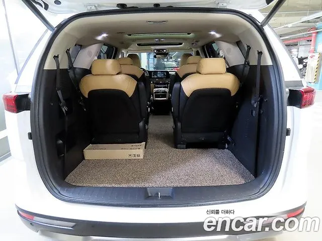 Kia Carnival — фото 16