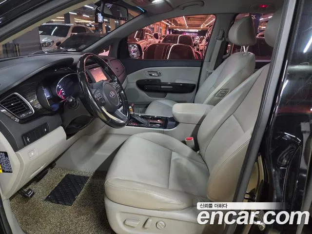 Kia Carnival — фото 15