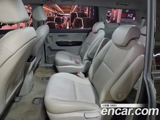 Kia Carnival — фото 16