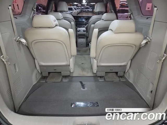 Kia Carnival — фото 18