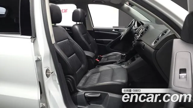 Volkswagen Tiguan — фото 12