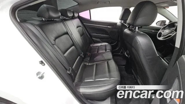 Hyundai Avante — фото 11