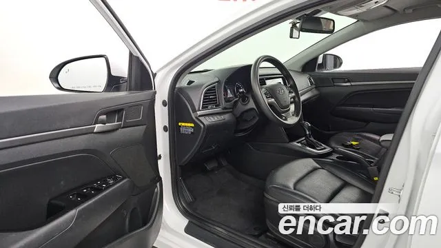 Hyundai Avante — фото 10