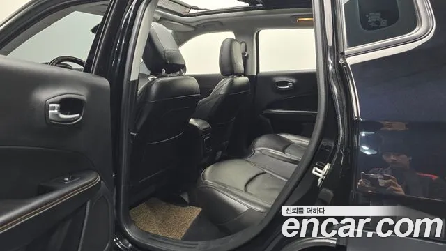 Jeep Compass — фото 11