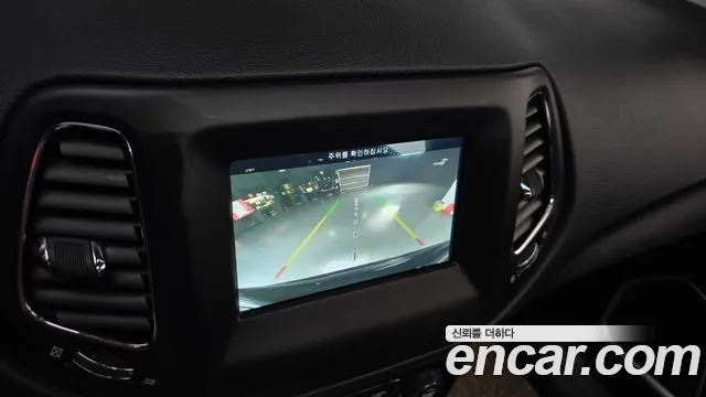 Jeep Compass — фото 14
