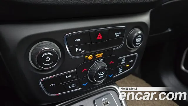 Jeep Compass — фото 17