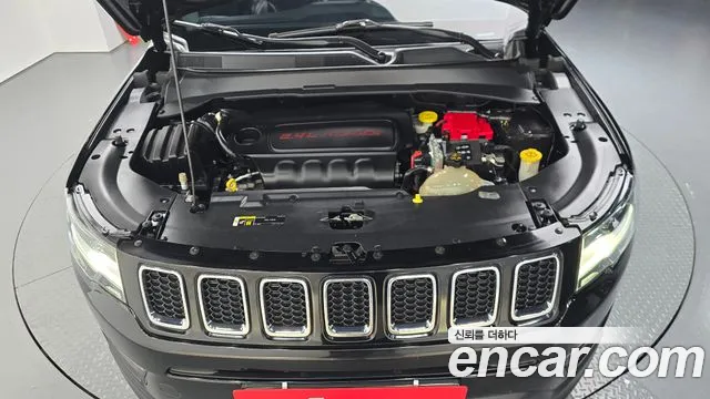 Jeep Compass — фото 6