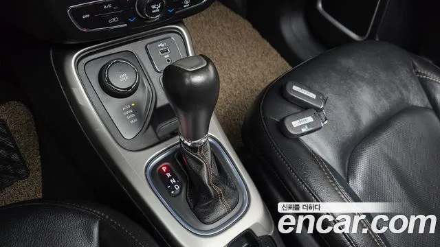 Jeep Compass — фото 9