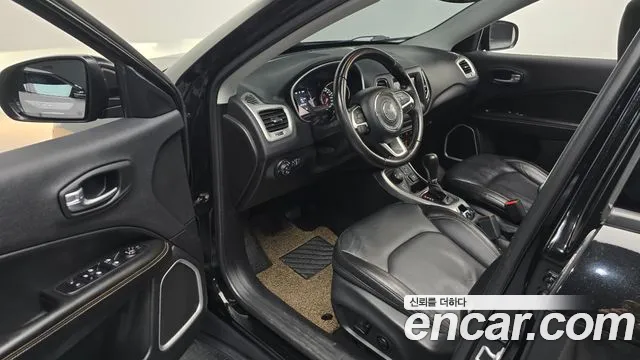Jeep Compass — фото 10
