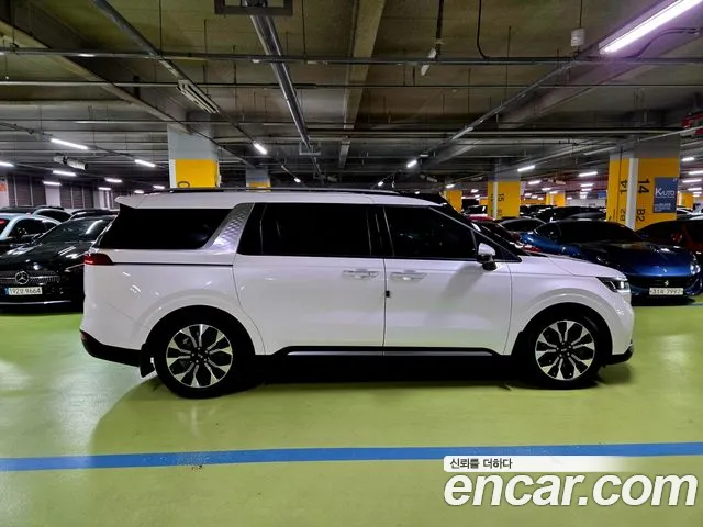 Kia Carnival — фото 16