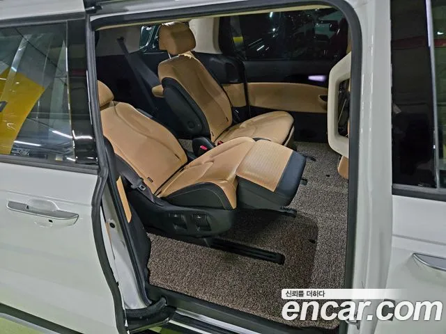 Kia Carnival — фото 10