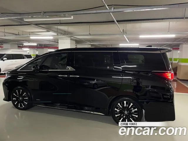 Toyota Alphard — фото 2