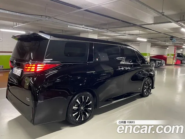 Toyota Alphard — фото 3