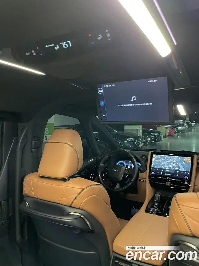 Toyota Alphard — фото 8