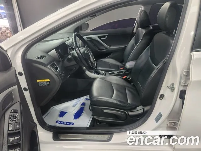 Hyundai Avante — фото 17