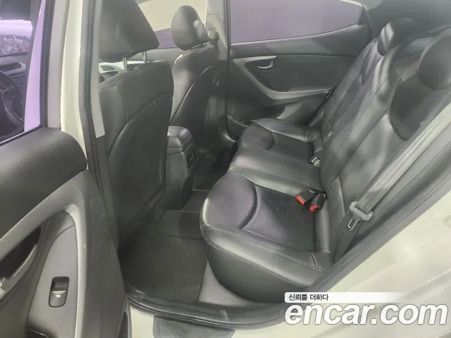 Hyundai Avante — фото 18