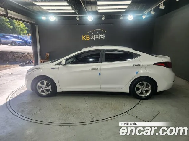 Hyundai Avante — фото 3
