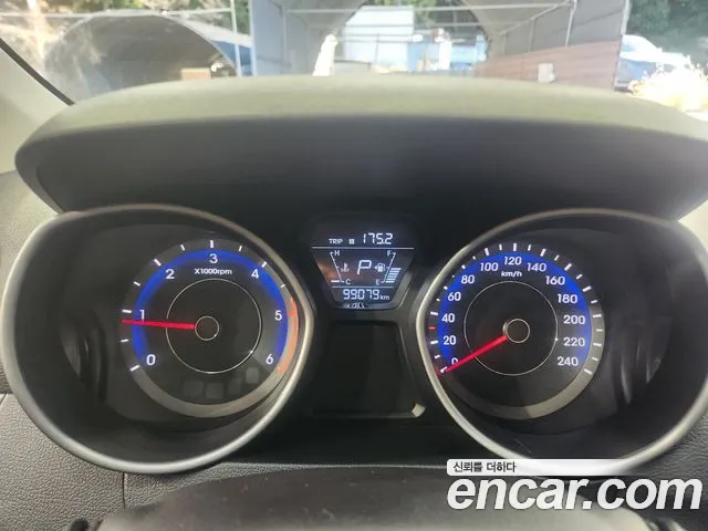 Hyundai Avante — фото 9