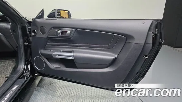 Ford Mustang — фото 24