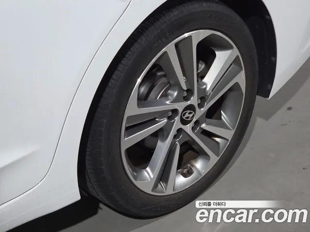 Hyundai Avante — фото 16