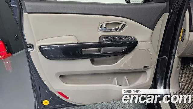 Kia Carnival — фото 24