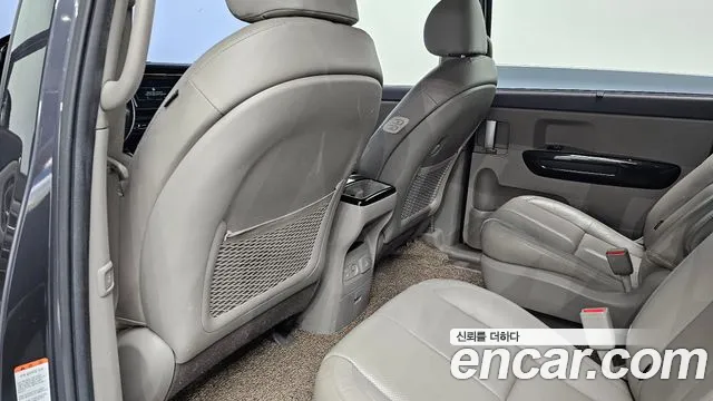 Kia Carnival — фото 29