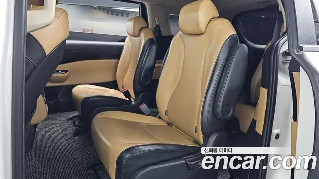 Kia Carnival — фото 11