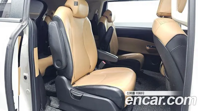 Kia Carnival — фото 28