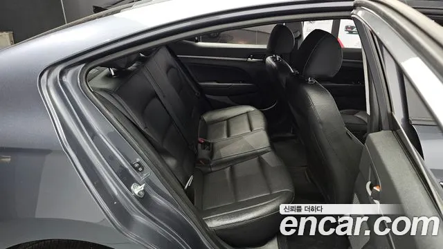 Hyundai Avante — фото 26