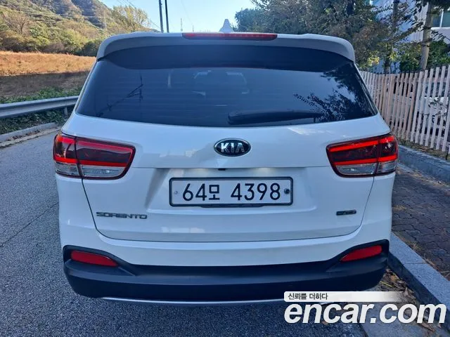 Kia Sorento — фото 4