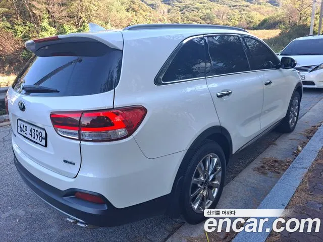 Kia Sorento — фото 5