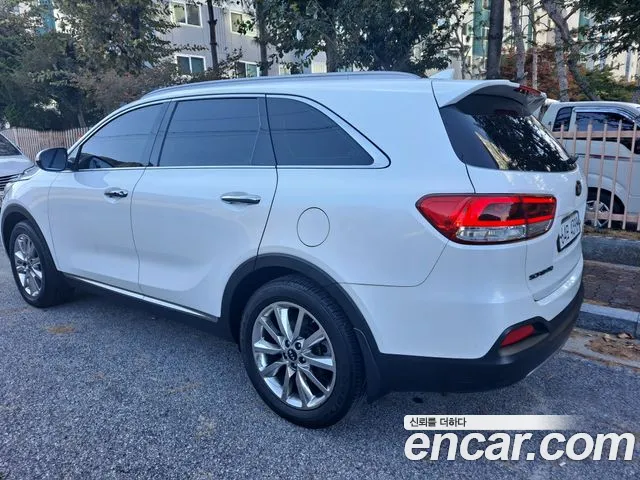 Kia Sorento — фото 6
