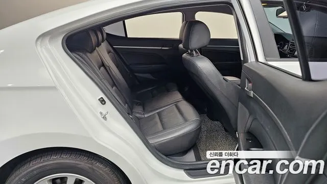 Hyundai Avante — фото 12
