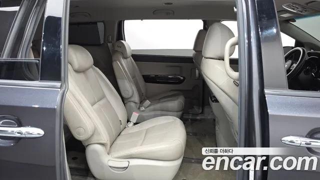 Kia Carnival — фото 11