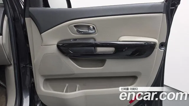 Kia Carnival — фото 25