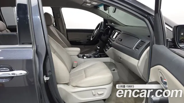 Kia Carnival — фото 26
