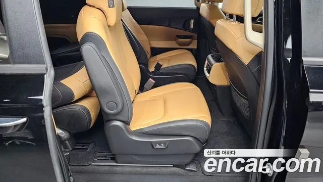 Kia Carnival — фото 12