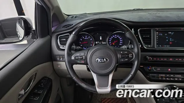 Kia Carnival — фото 13