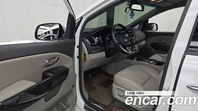 Kia Carnival — фото 20