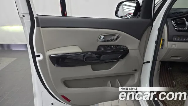 Kia Carnival — фото 24