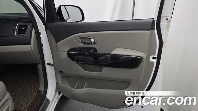 Kia Carnival — фото 25