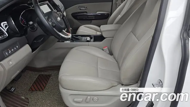 Kia Carnival — фото 10