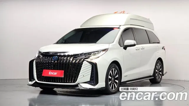Toyota Sienna — фото 1
