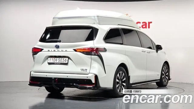 Toyota Sienna — фото 2