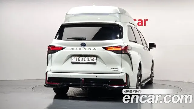 Toyota Sienna — фото 4