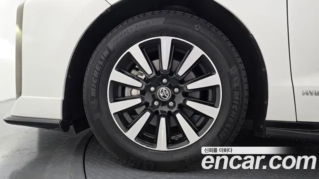 Toyota Sienna — фото 5