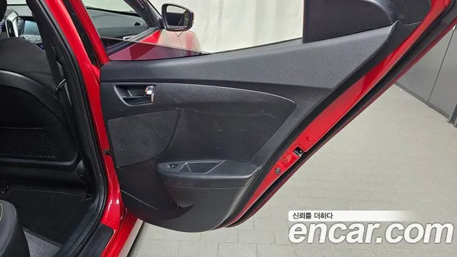 Hyundai Veloster — фото 25