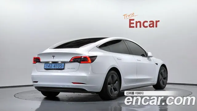 Tesla Model 3 — фото 1