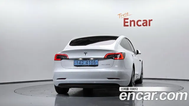 Tesla Model 3 — фото 3